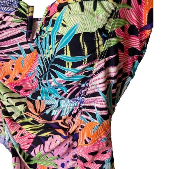 Flattering Fit Swimsuit - size Medium 8/10 - Picture 2 of 4